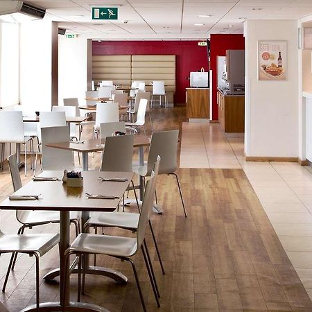 Premier Inn Worthing Seafront Ресторан фото