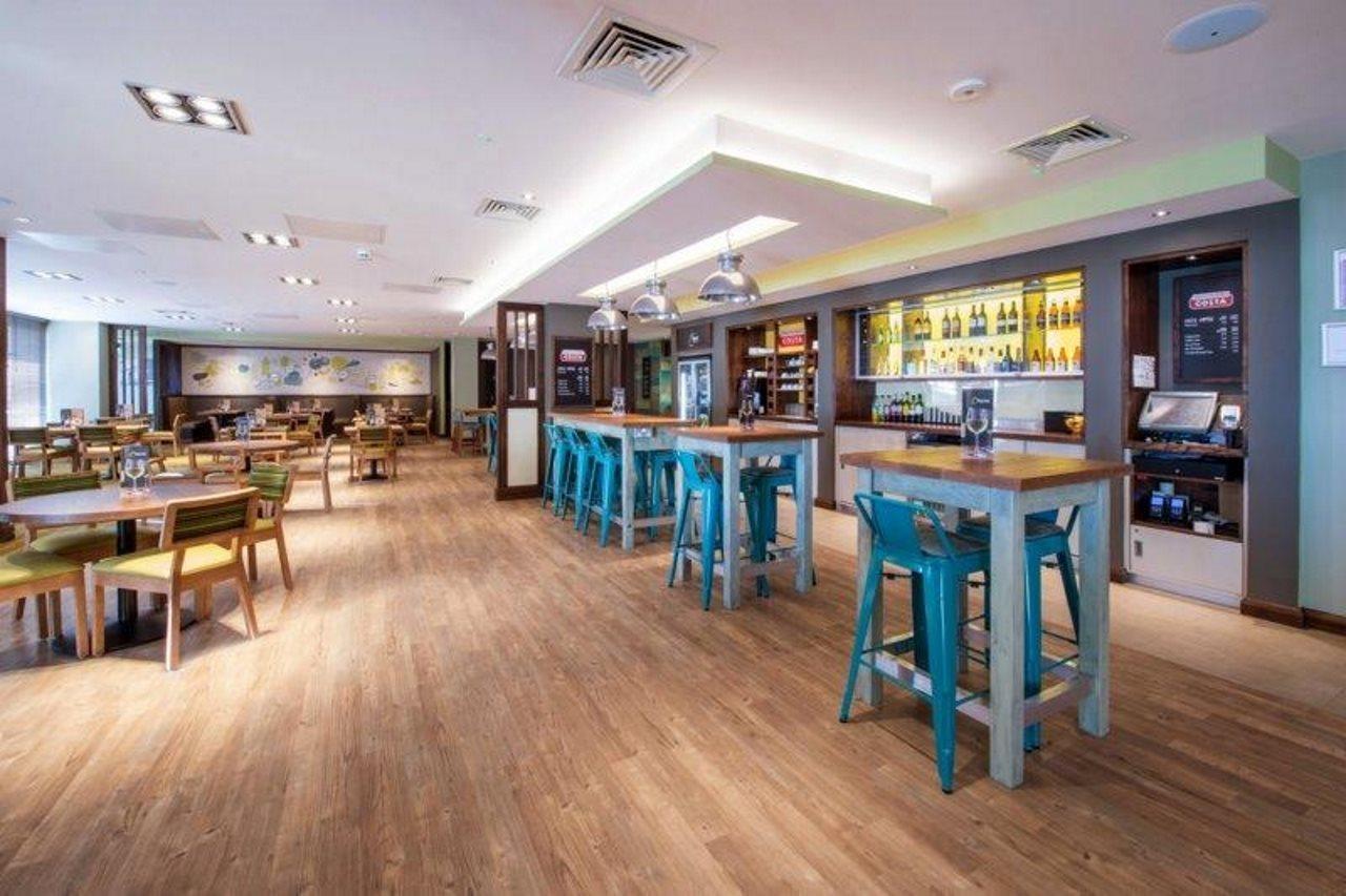 Premier Inn Worthing Seafront Экстерьер фото